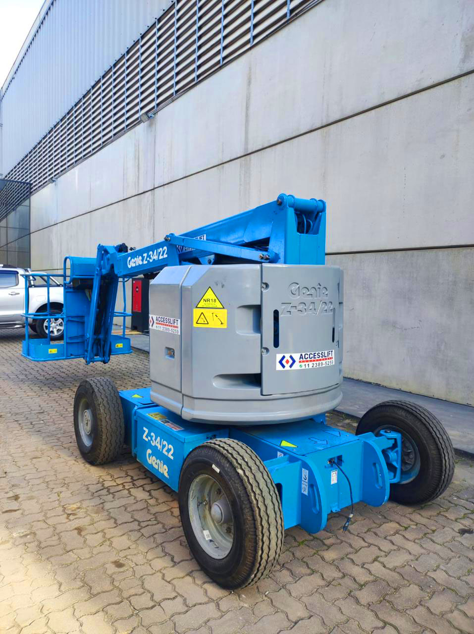 Vista frontal da plataforma Genie Z-34/22