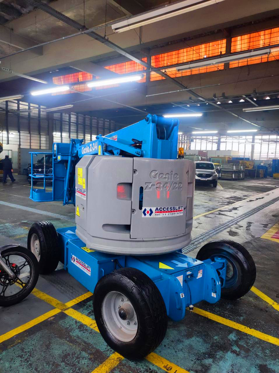 Plataforma Genie Z-34/22 em operação