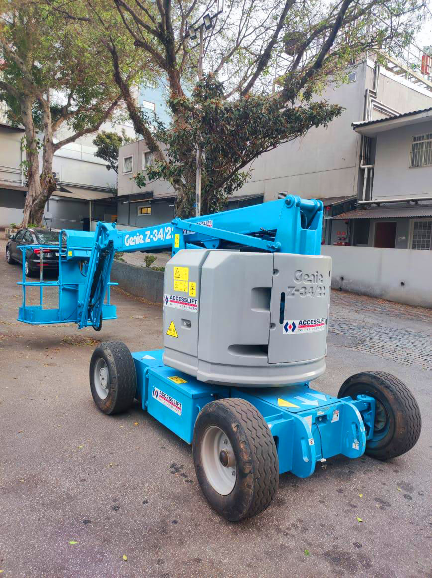 Plataforma articulada Genie Z-34/22 da frota Accesslift
