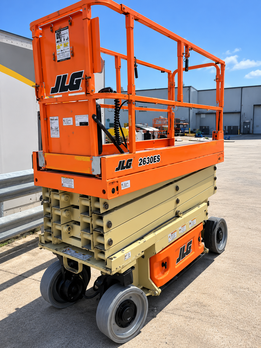 Plataforma tesoura JLG 2630ES recolhida