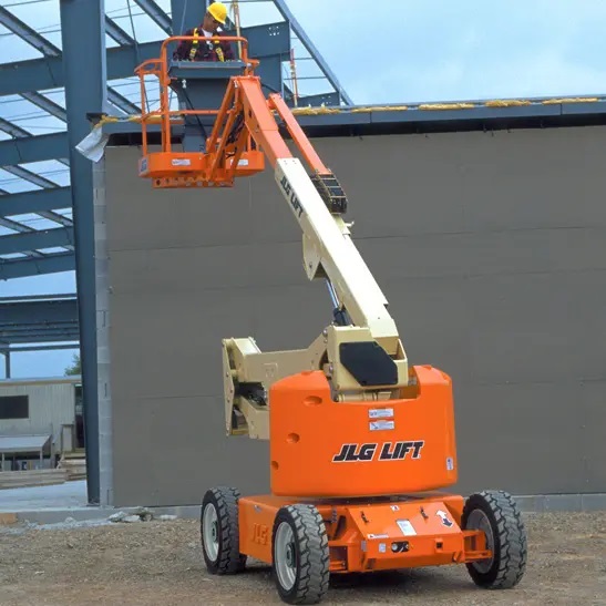 JLG E450AJ em trabalho em altura