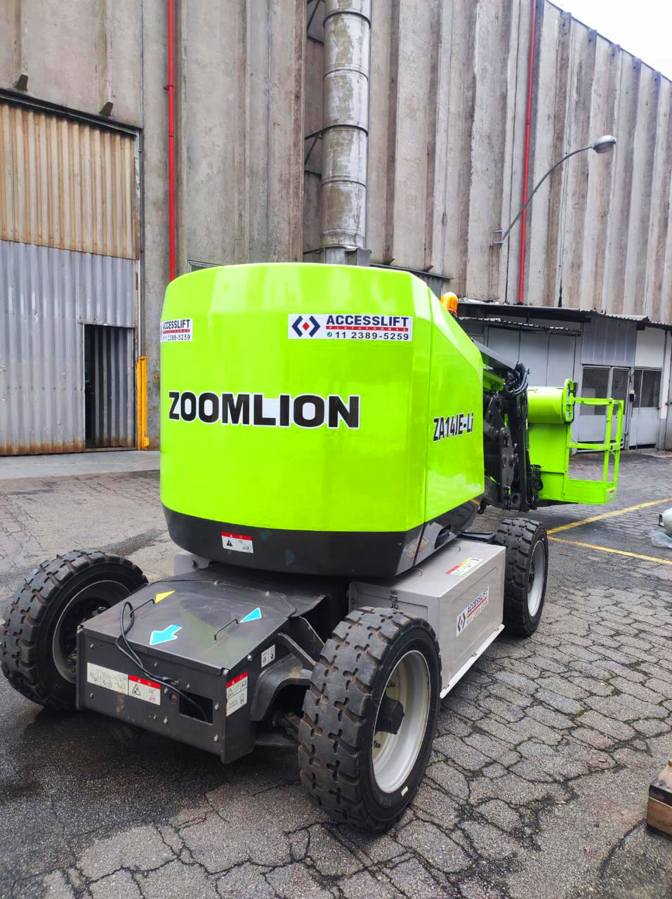 Vista traseira da plataforma Zoomlion ZA14JE-Li